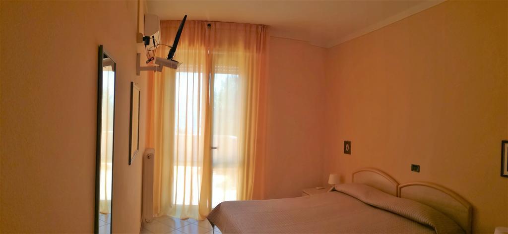 Bellerive Ristorante Albergo Manerba del Garda Eksteriør billede