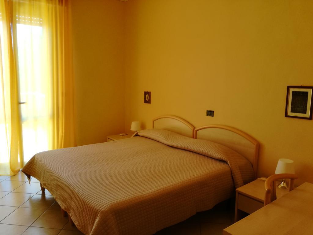 Bellerive Ristorante Albergo Manerba del Garda Eksteriør billede